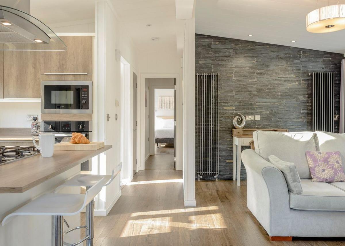 Woodside Bay Lodge Retreat Wootton Bridge  Екстериор снимка