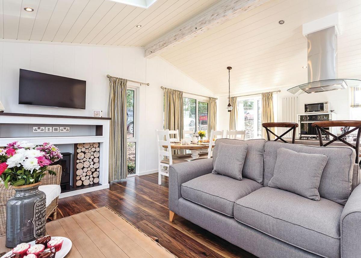 Woodside Bay Lodge Retreat Wootton Bridge  Екстериор снимка