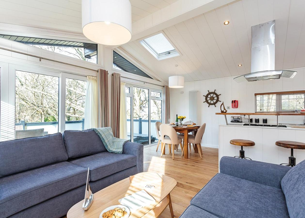 Woodside Bay Lodge Retreat Wootton Bridge  Екстериор снимка