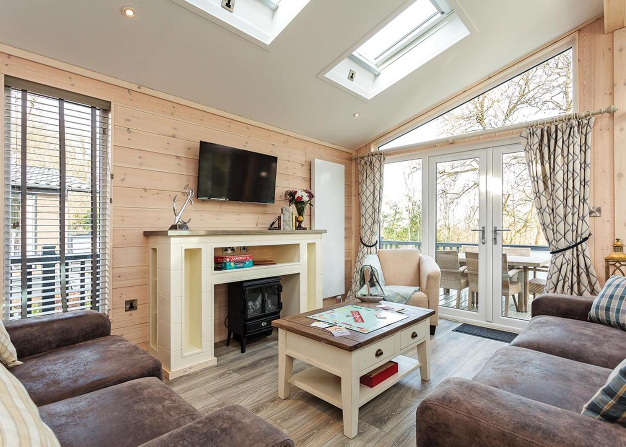 Woodside Bay Lodge Retreat Wootton Bridge  Екстериор снимка
